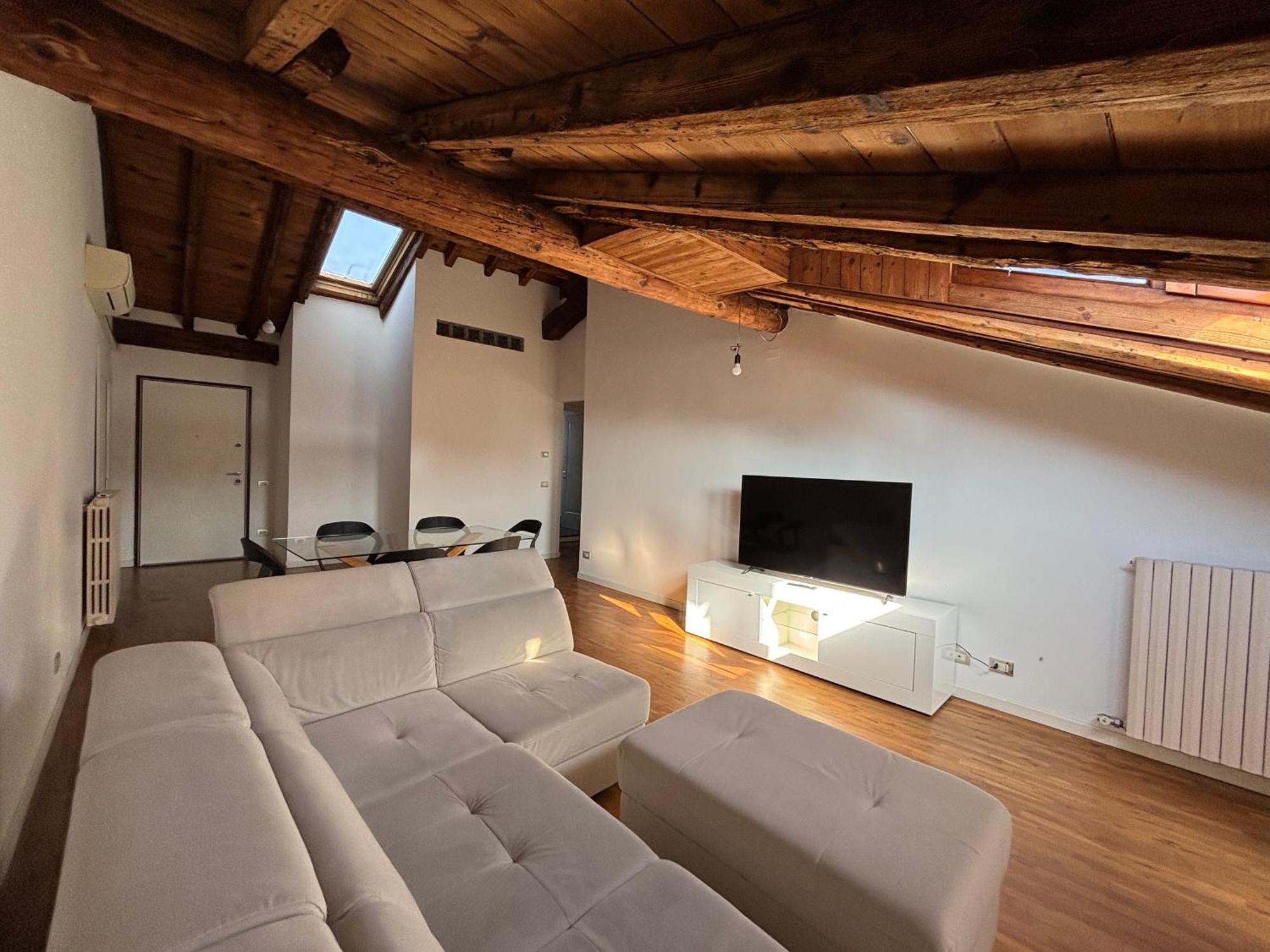 Loft Mansardato Sullo Skyline Di