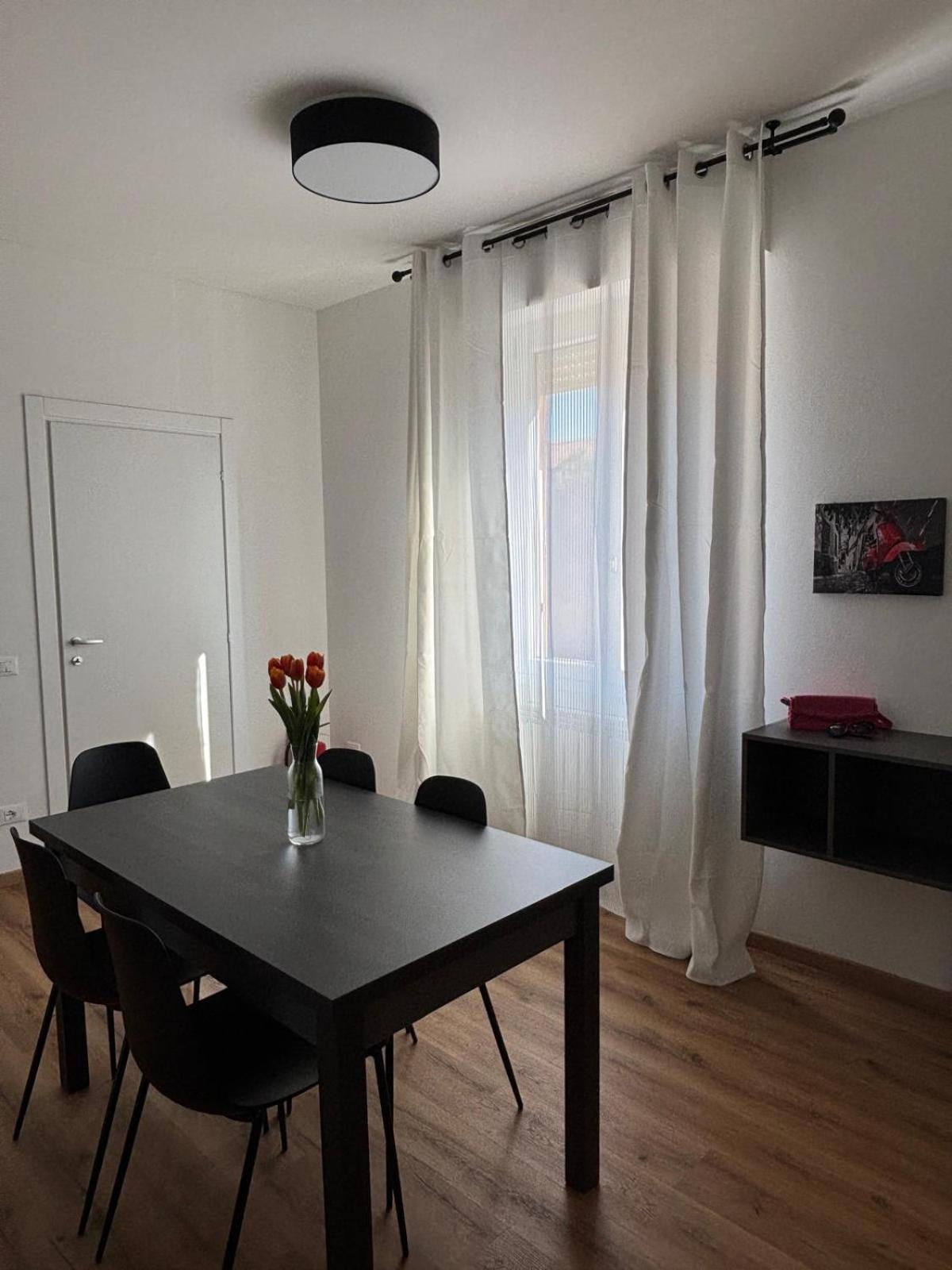 Apartment La Fenice Elegant, Welcoming Flat In Bergamo