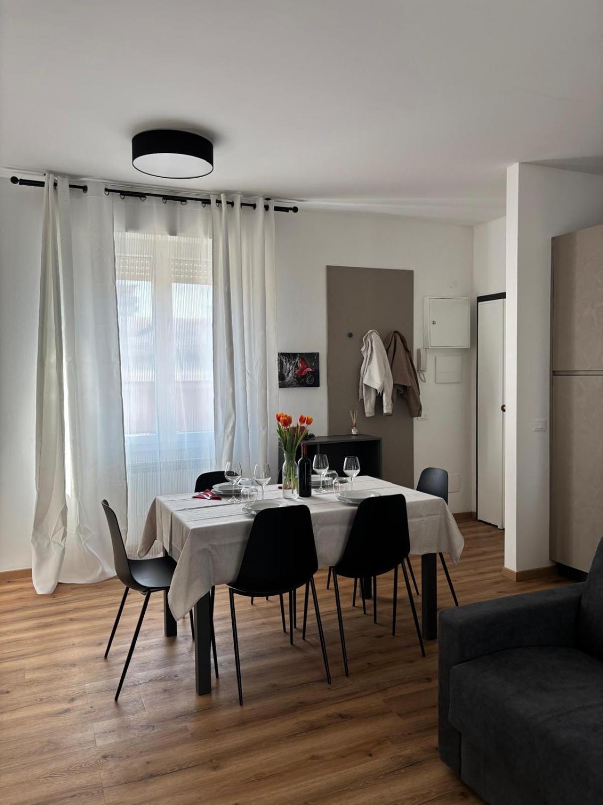 Apartment La Fenice Elegant, Welcoming Flat In Bergamo