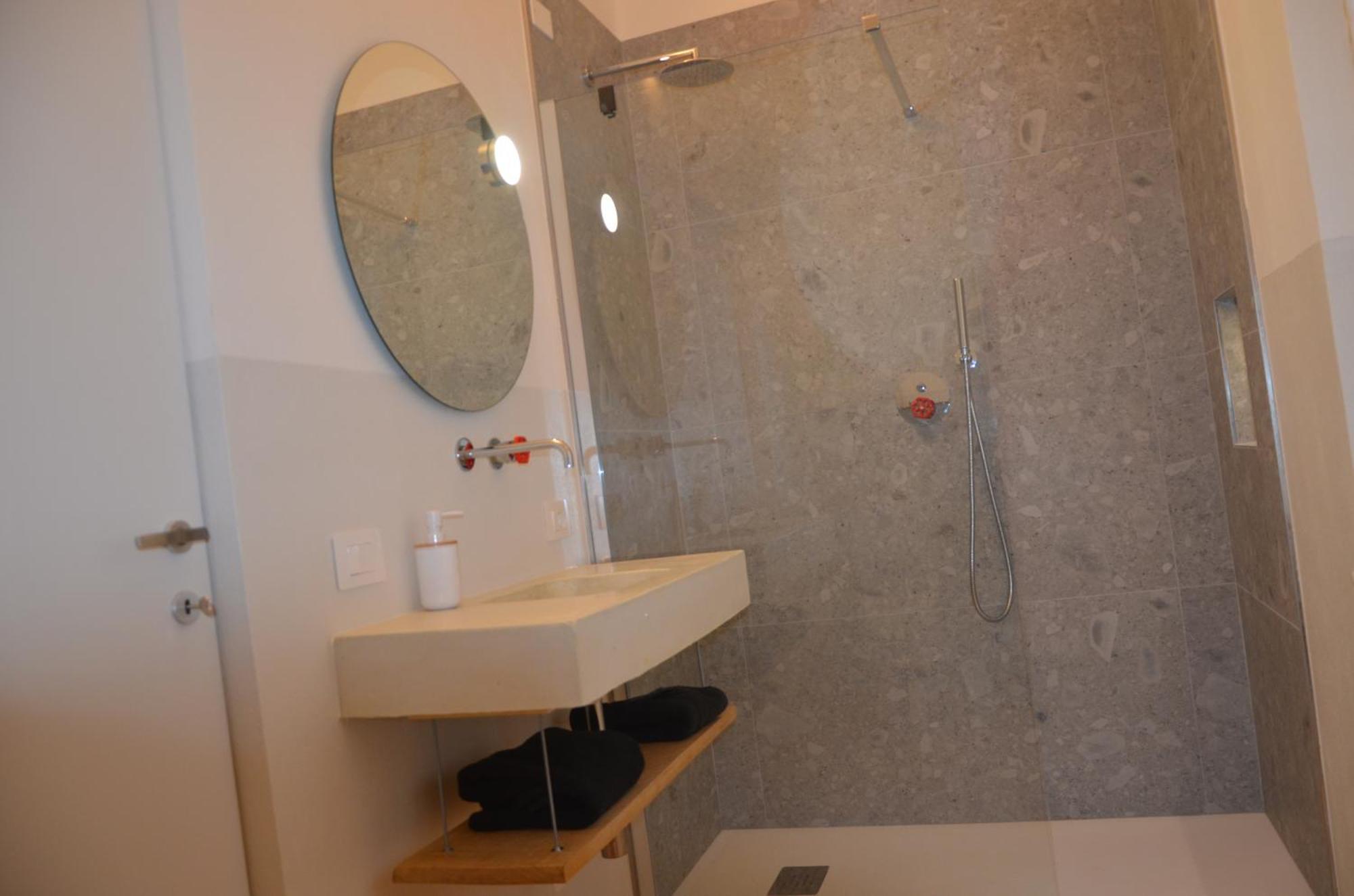 Apartment Quarenghi 32 *