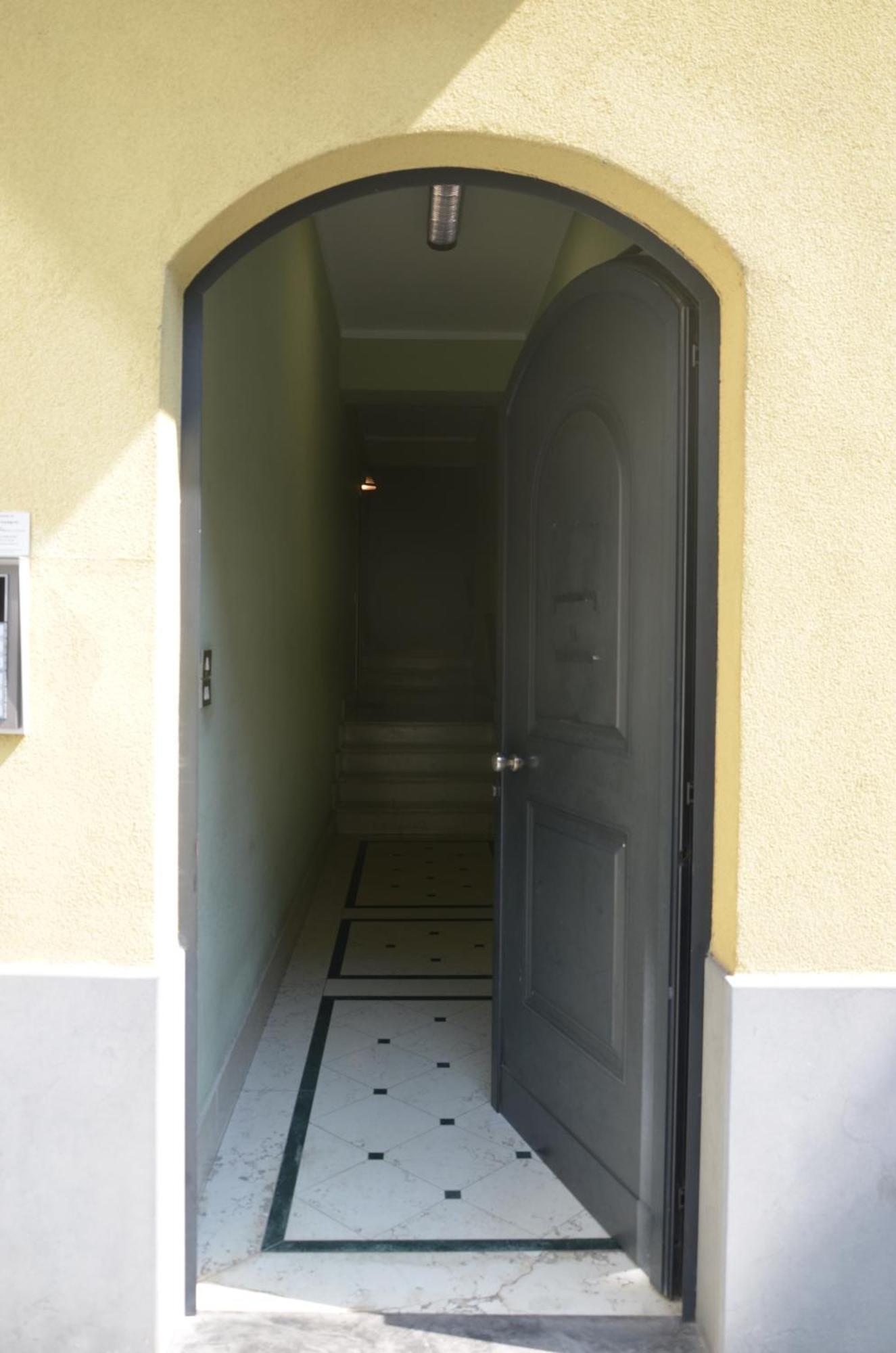 Apartment Quarenghi 32 *
