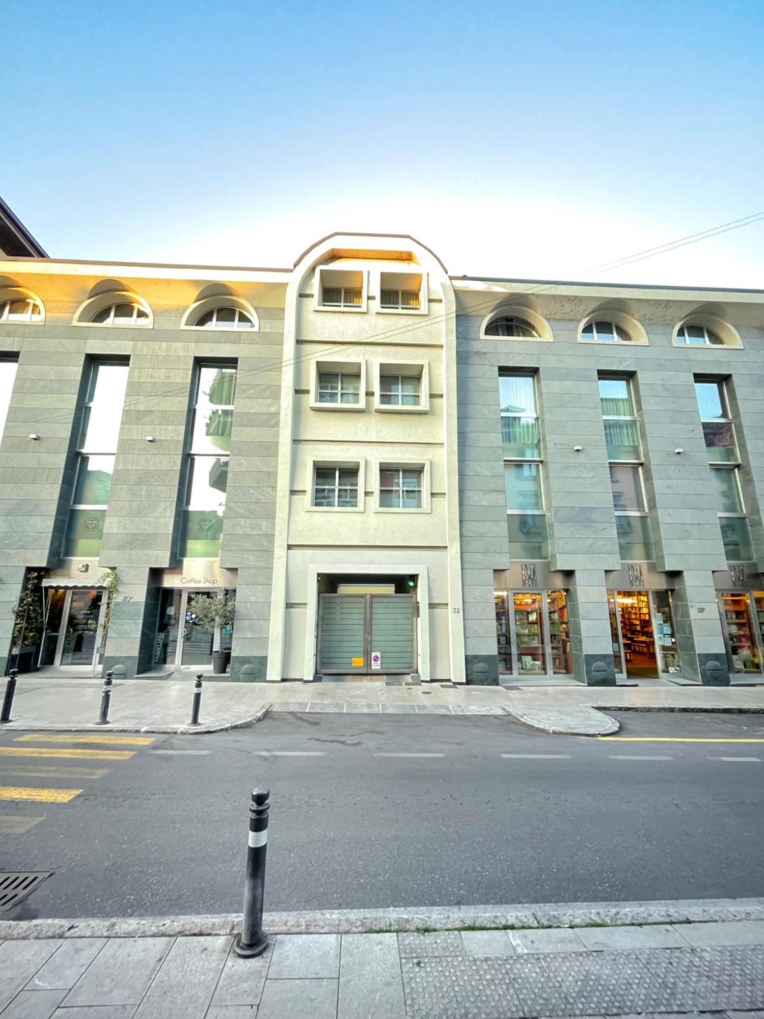 Quarenghi 32 *