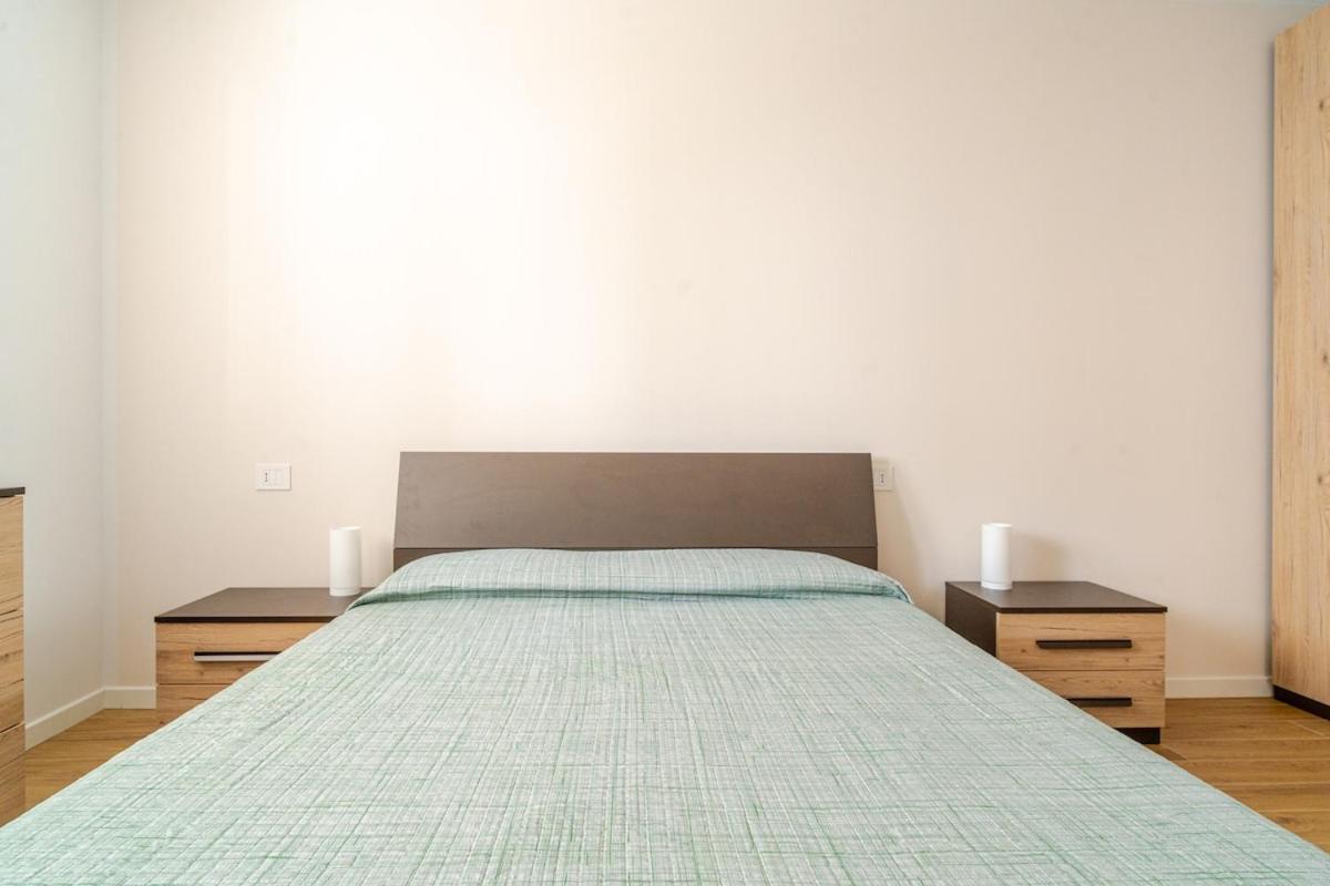 New Bamboo Airport Trade Fair Apartment *