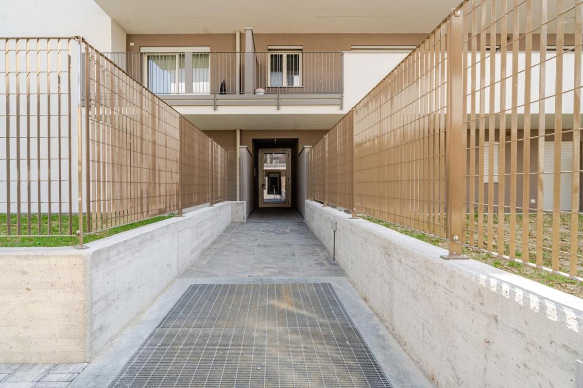 New Bamboo Airport Trade Fair Apartment *
