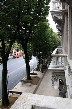 Airport Station Bergamo Guest house 2*