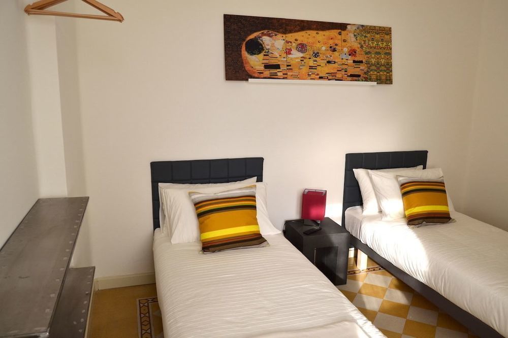 Bonjour Bed & Breakfast 2*