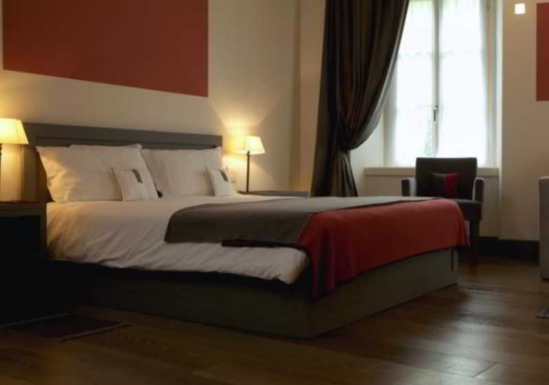 Gombithotel Khách sạn