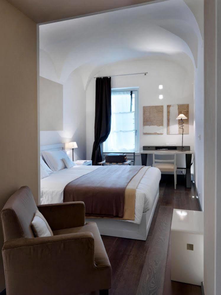 Gombithotel Khách sạn