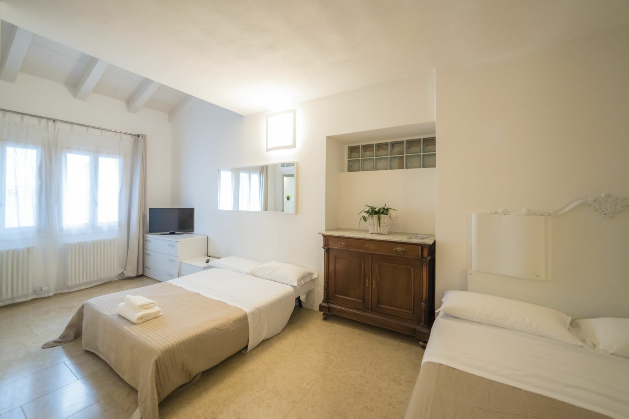 Aparthotel Academia 2*
