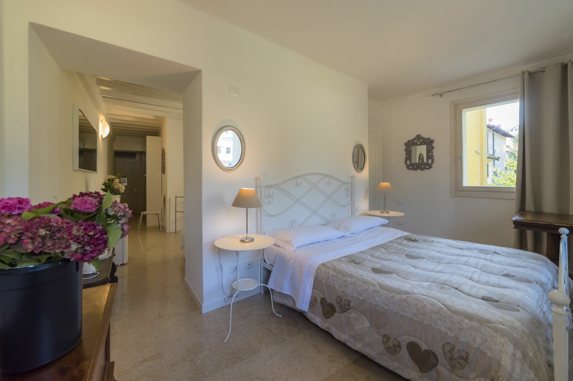 Academia Aparthotel 2*