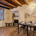 Maison Le Chic