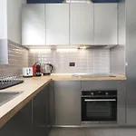 City Center - Modern Flat With Free Parking And Wifi - Apt A