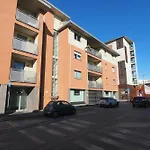 City Center - Modern Flat With Free Parking And Wifi - Apt A