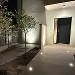 Relax In The City - B - Free Netflix And Parking