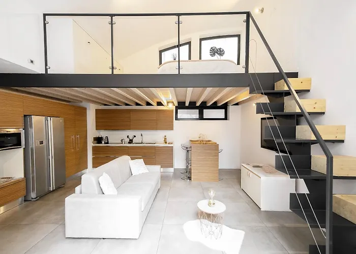 Design Central Apartment
