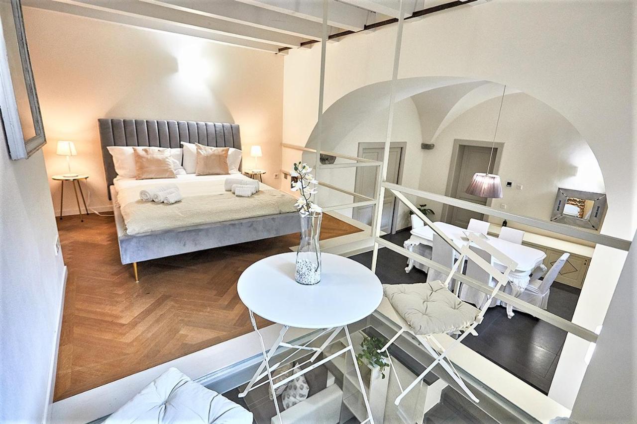 Astra-modern Loft Cathedral View Apartment