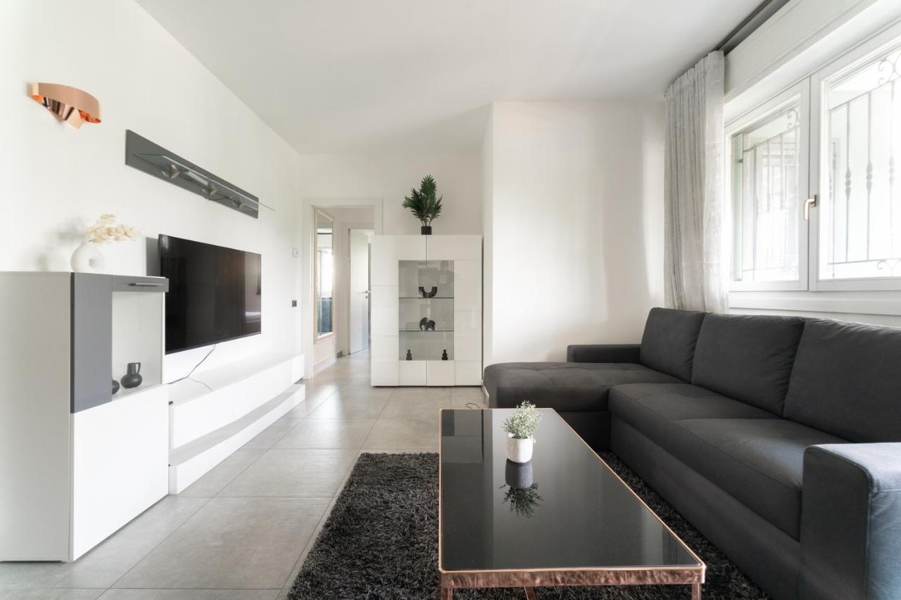 Oasis Luxury - A.c/terrace/2bedrooms Apartment