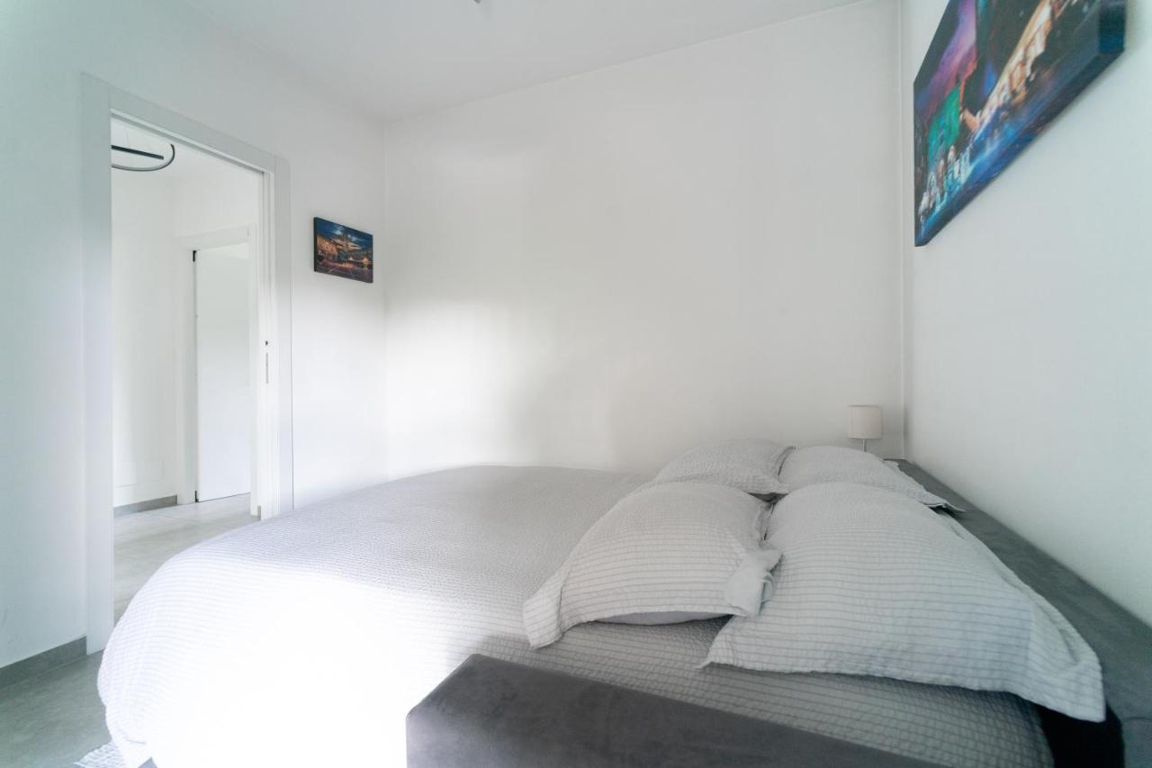 Oasis Luxury - A.c/terrace/2bedrooms Apartment *