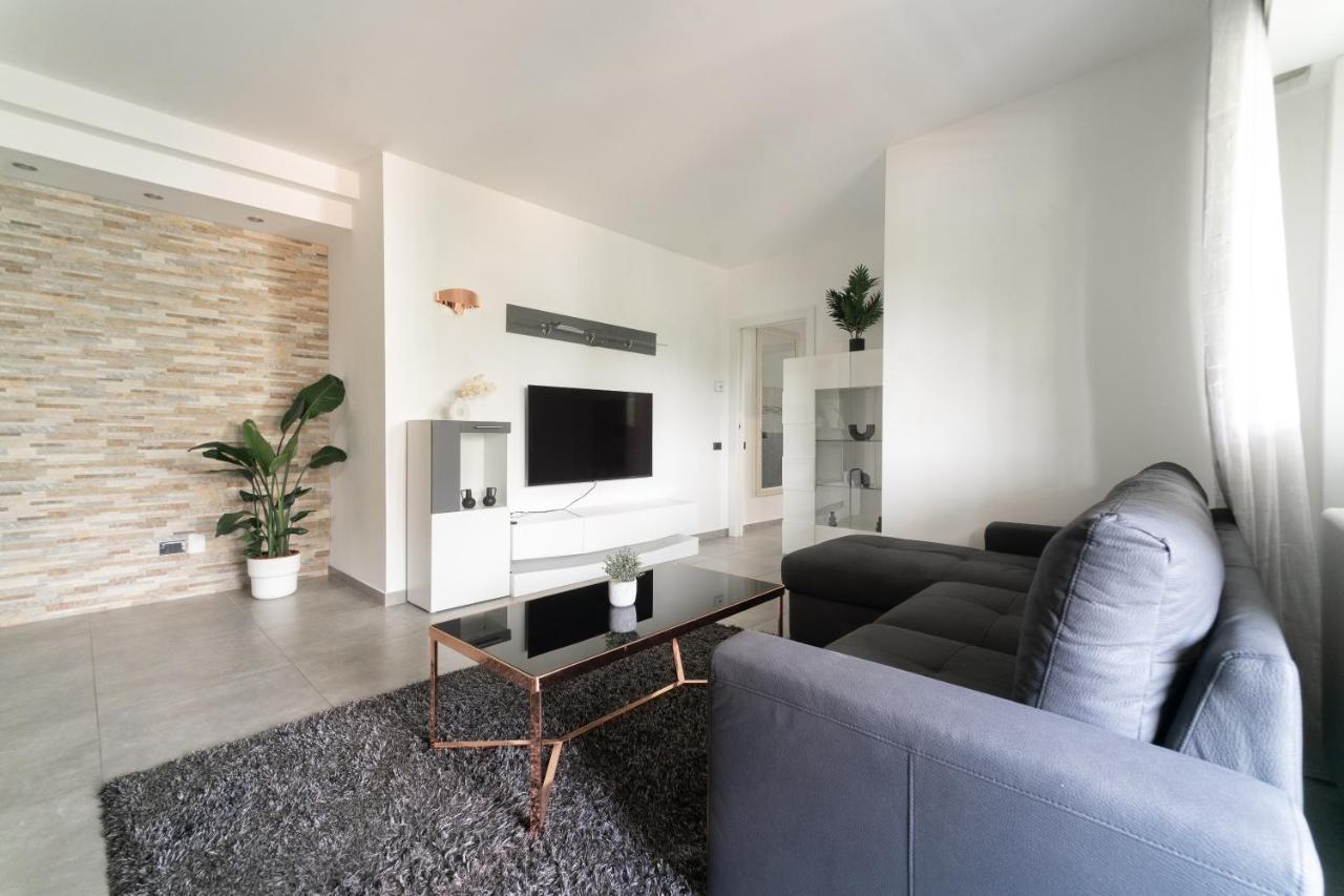 Oasis Luxury - A.c/terrace/2bedrooms *