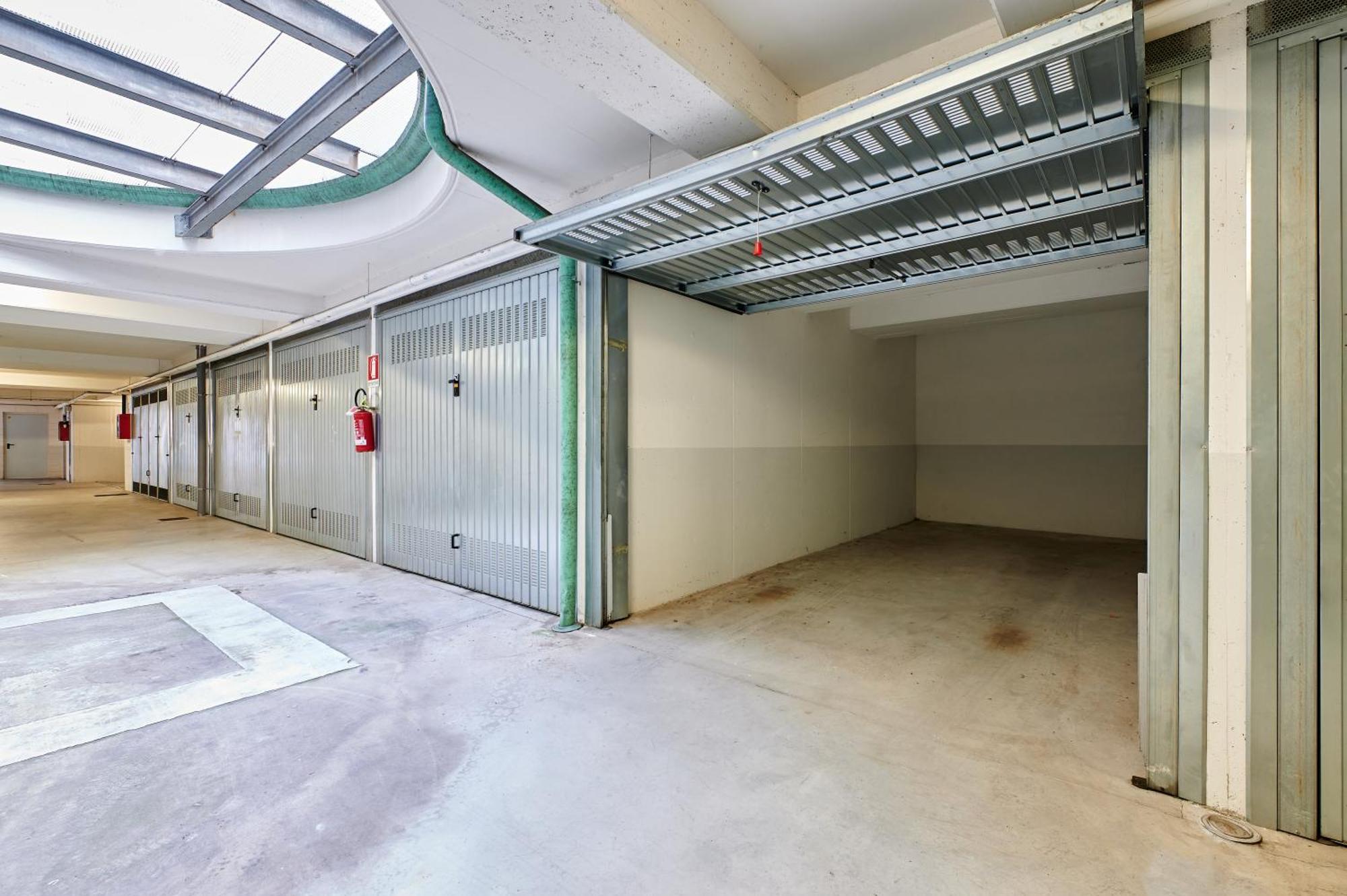 Huoneisto Airport 8 Minloft-free Parking *
