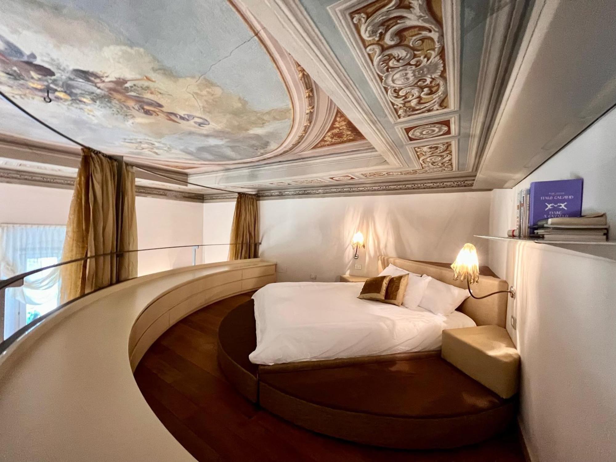 Apartment La Casa Dell'arte In Piazza Vecchia