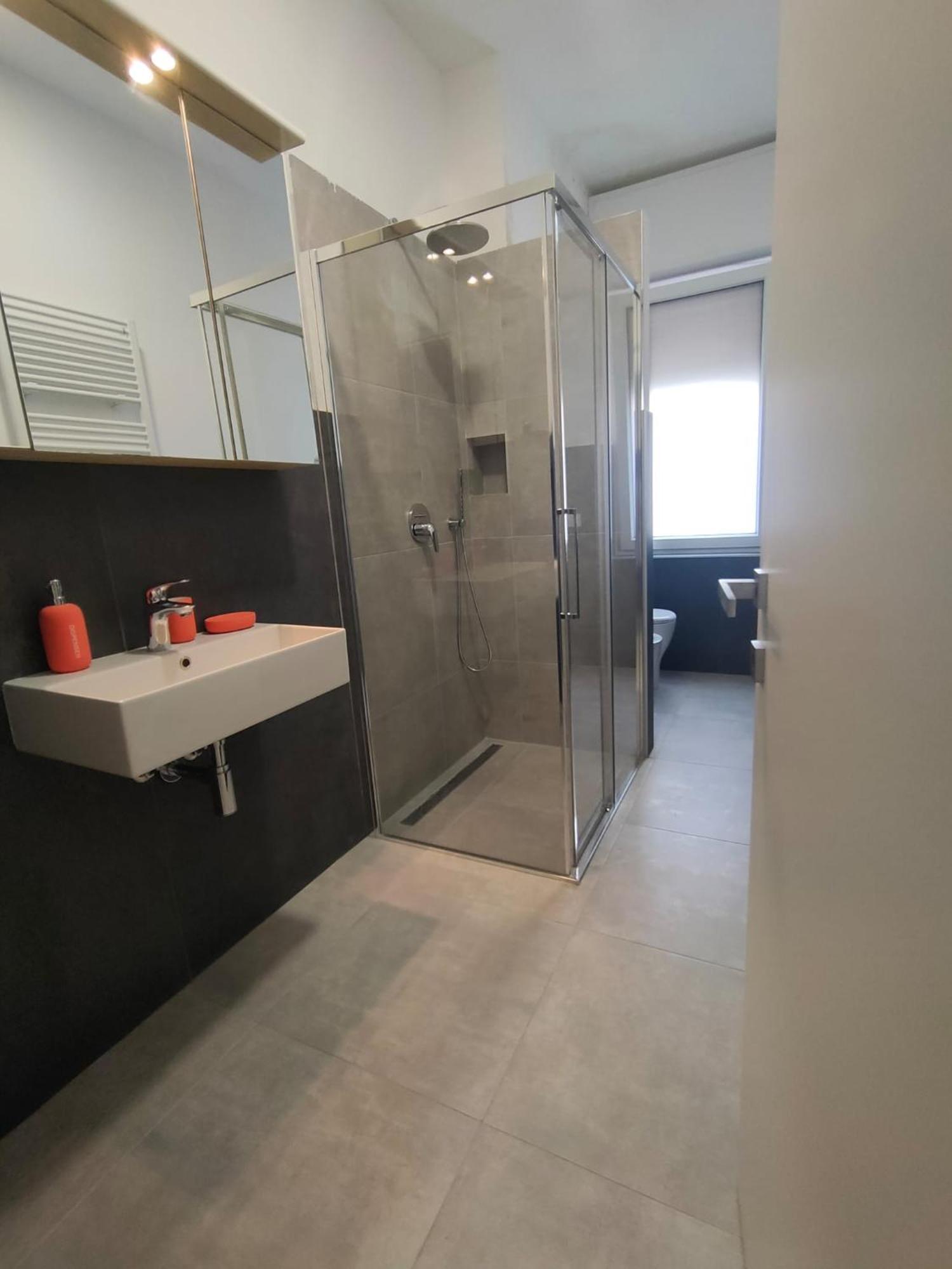 1 & 2 Apartment *