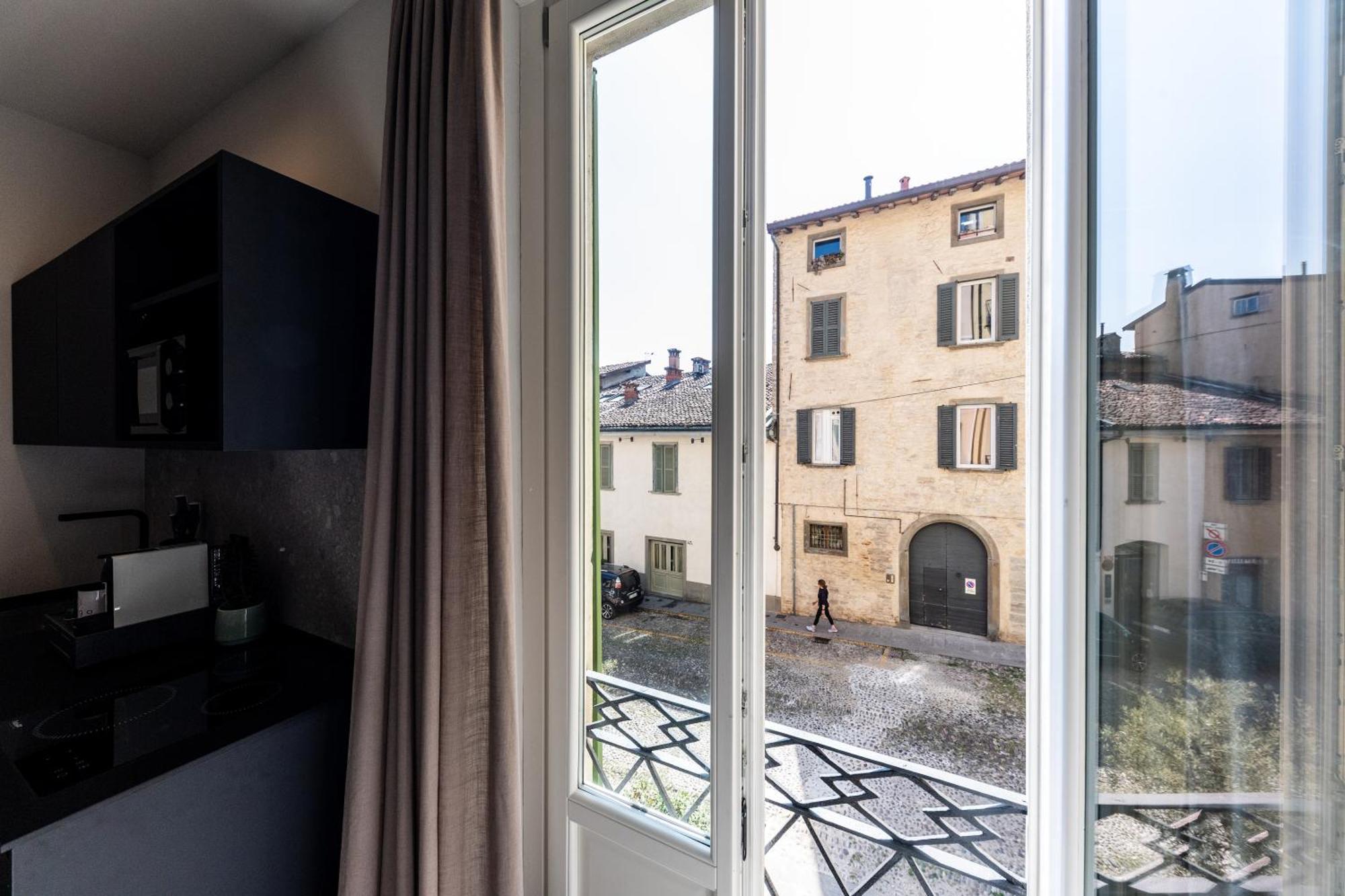 Apartment Rego - Boutique With Some Off-site In A Charming Historic District Close To Upper Town *