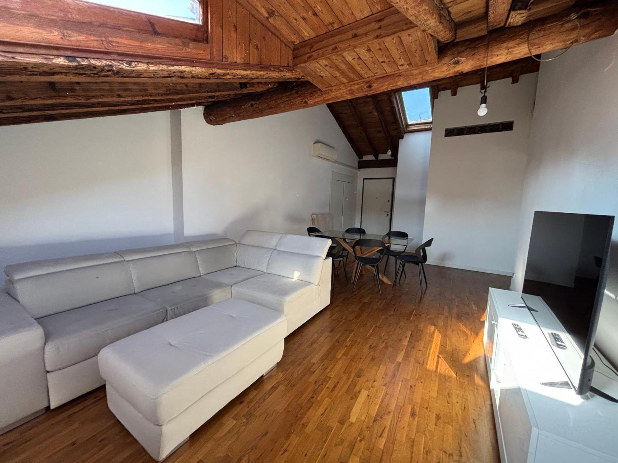 Loft Mansardato Sullo Skyline Di
