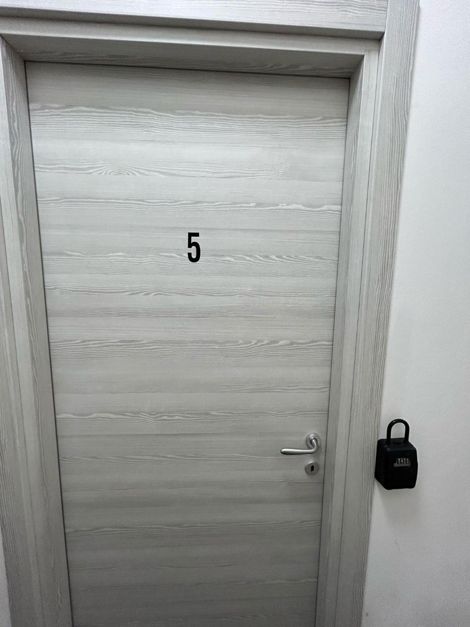 L'affaire Du Collier Guest house