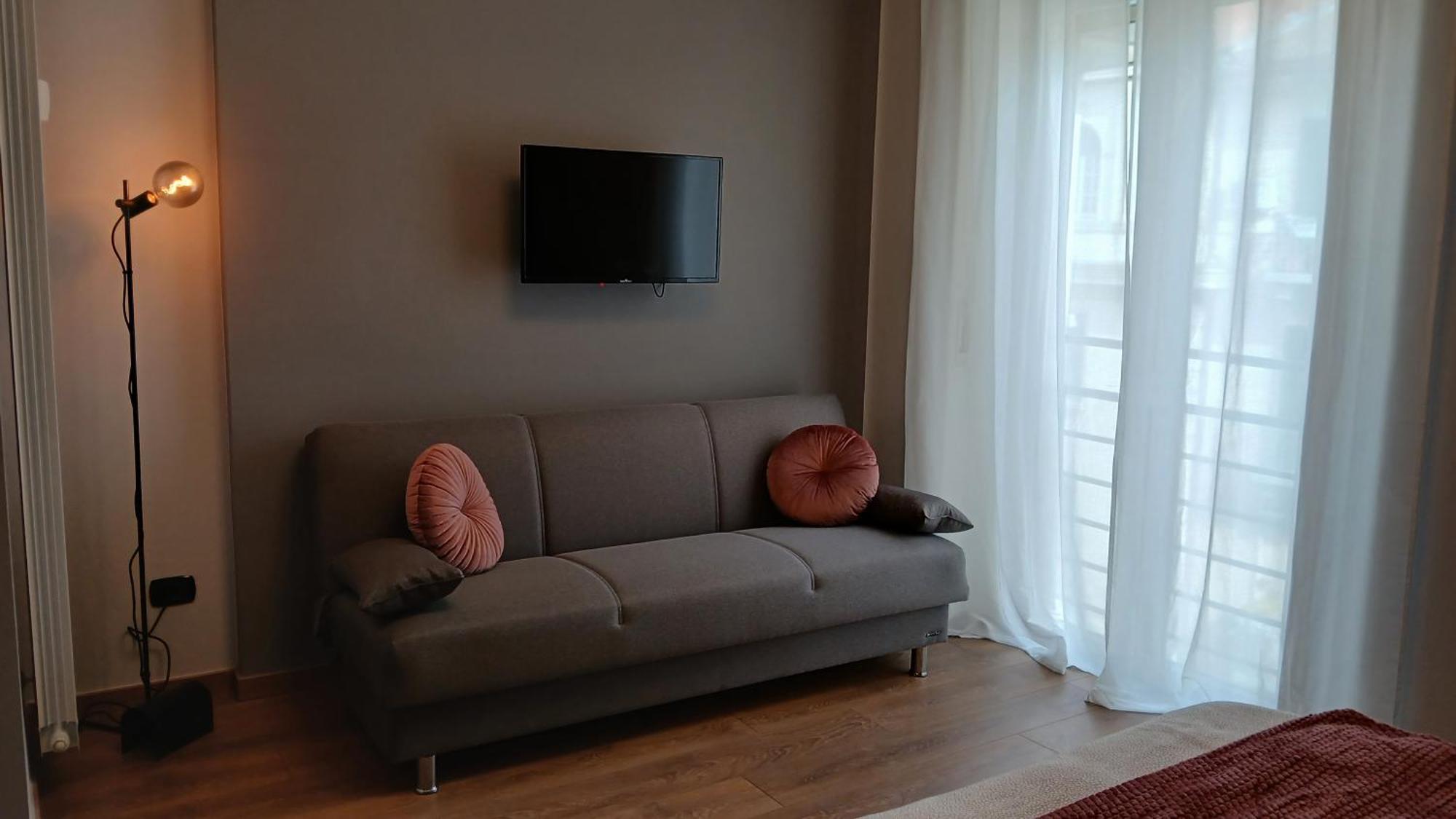 View 2 Apartment *