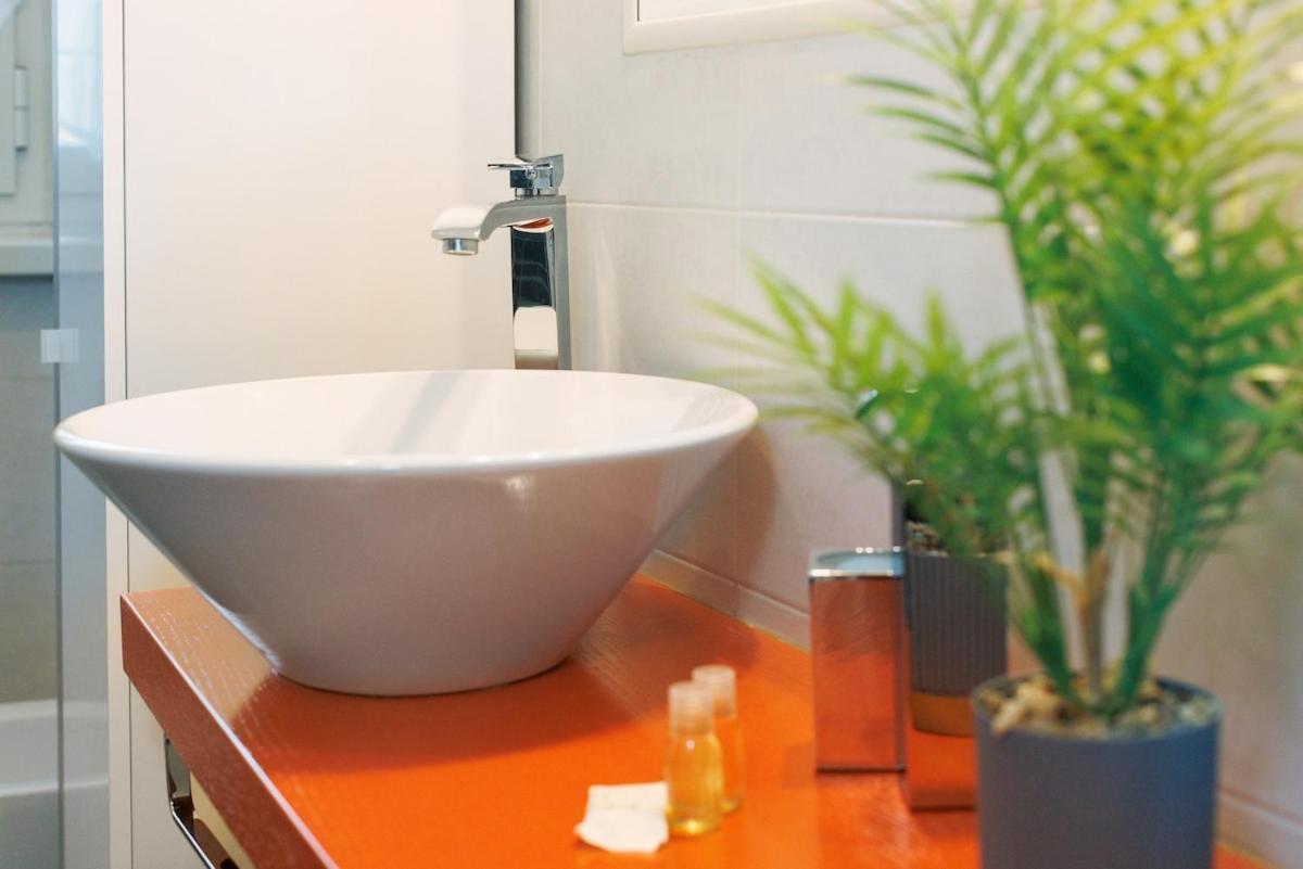 Centre - 5min From Bgy Airport, Wifi, Ac Apartment *